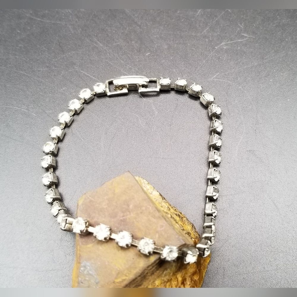 Crystal cluster encrusted tennis bracelet B829